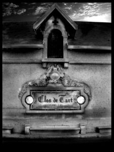 Clos de Tart sign