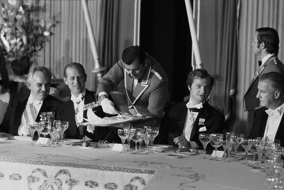 Dinner in the grand tent at Persepolis. From left to right: Prince Rainier of Monaco, Prince Philip of Great Britain, Crown Prince Gustav of Sweden and Vice President Spiro Agnew of the USA.